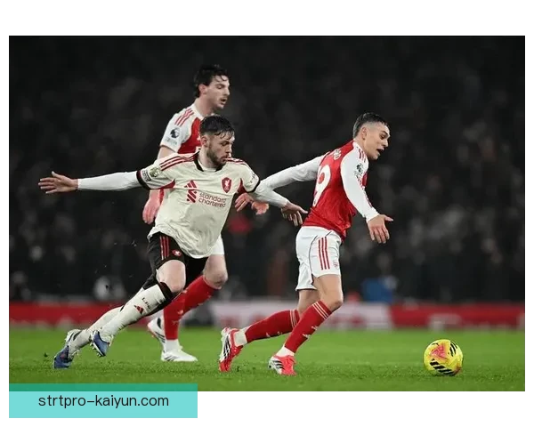 利物浦新赛季开局强劲，战胜曼联稳居英超领头羊位置